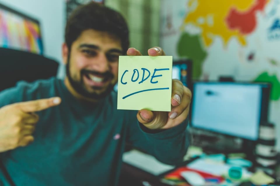 Bloke holding a CODE post-it, Hitesh Choudhary