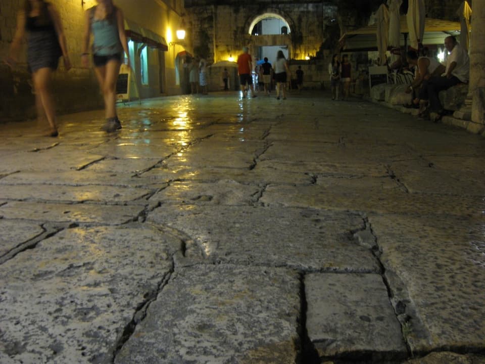 Split employs tourists to polish its floors Split employs tourists to polish its floors