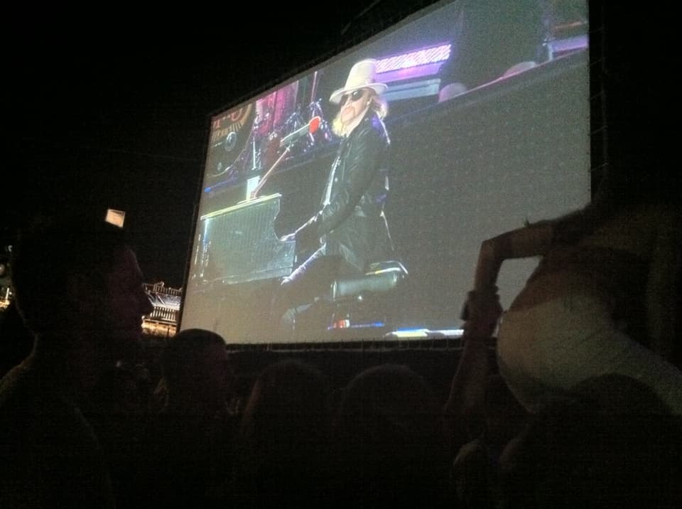 Fat Axl played November Rain himself Fat Axl played November Rain himself